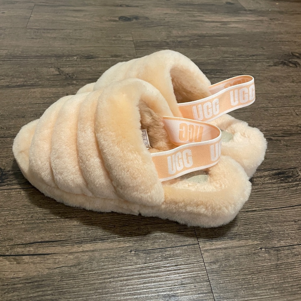 UGG Women’s Fluff Yeah Slides | Size: 8 | Color: Peach - Picture 1 of 5